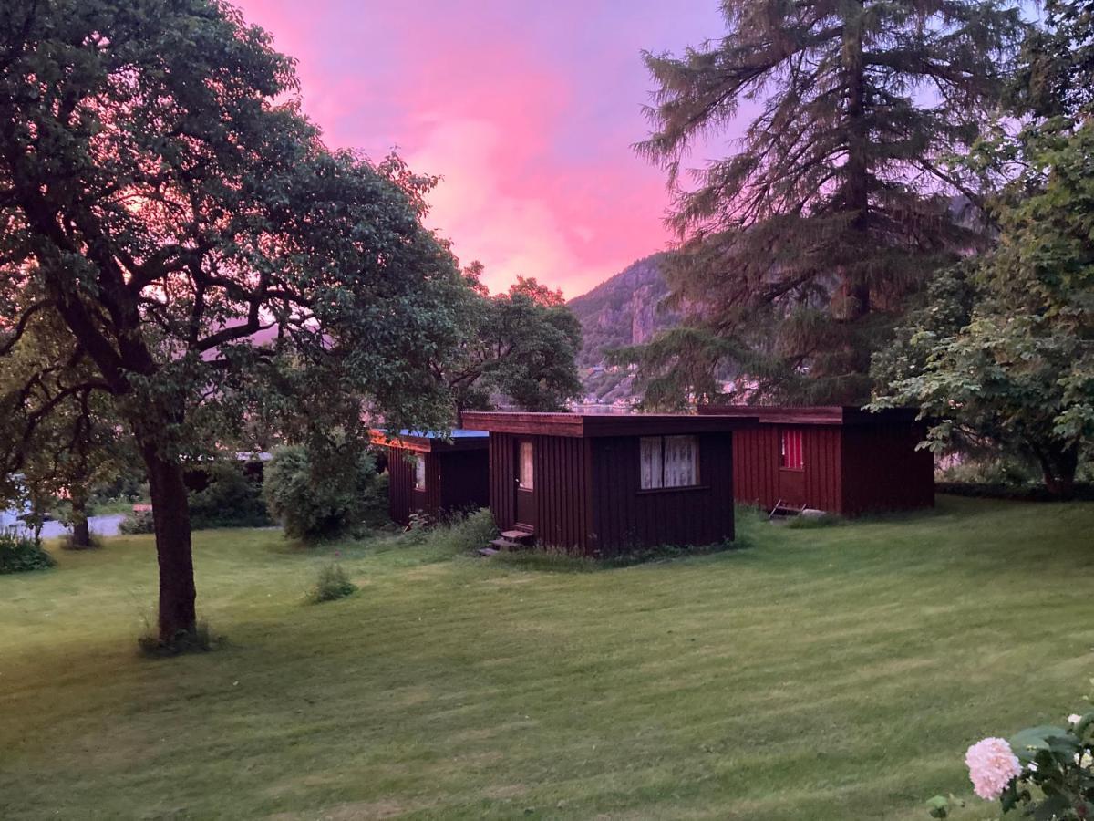 Hotel Nokling & Camping Hjelmeland Екстериор снимка