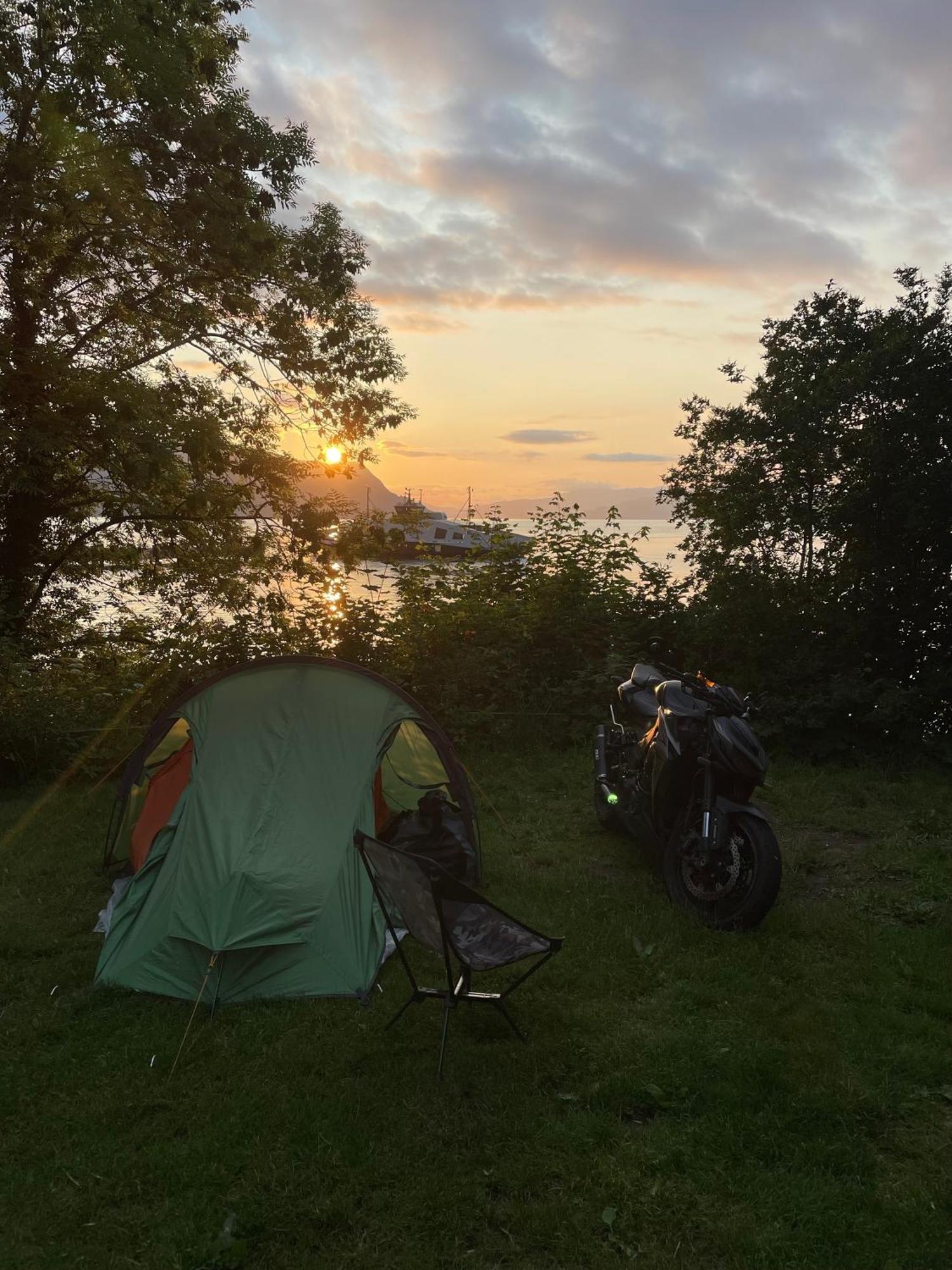 Hotel Nokling & Camping Hjelmeland Екстериор снимка
