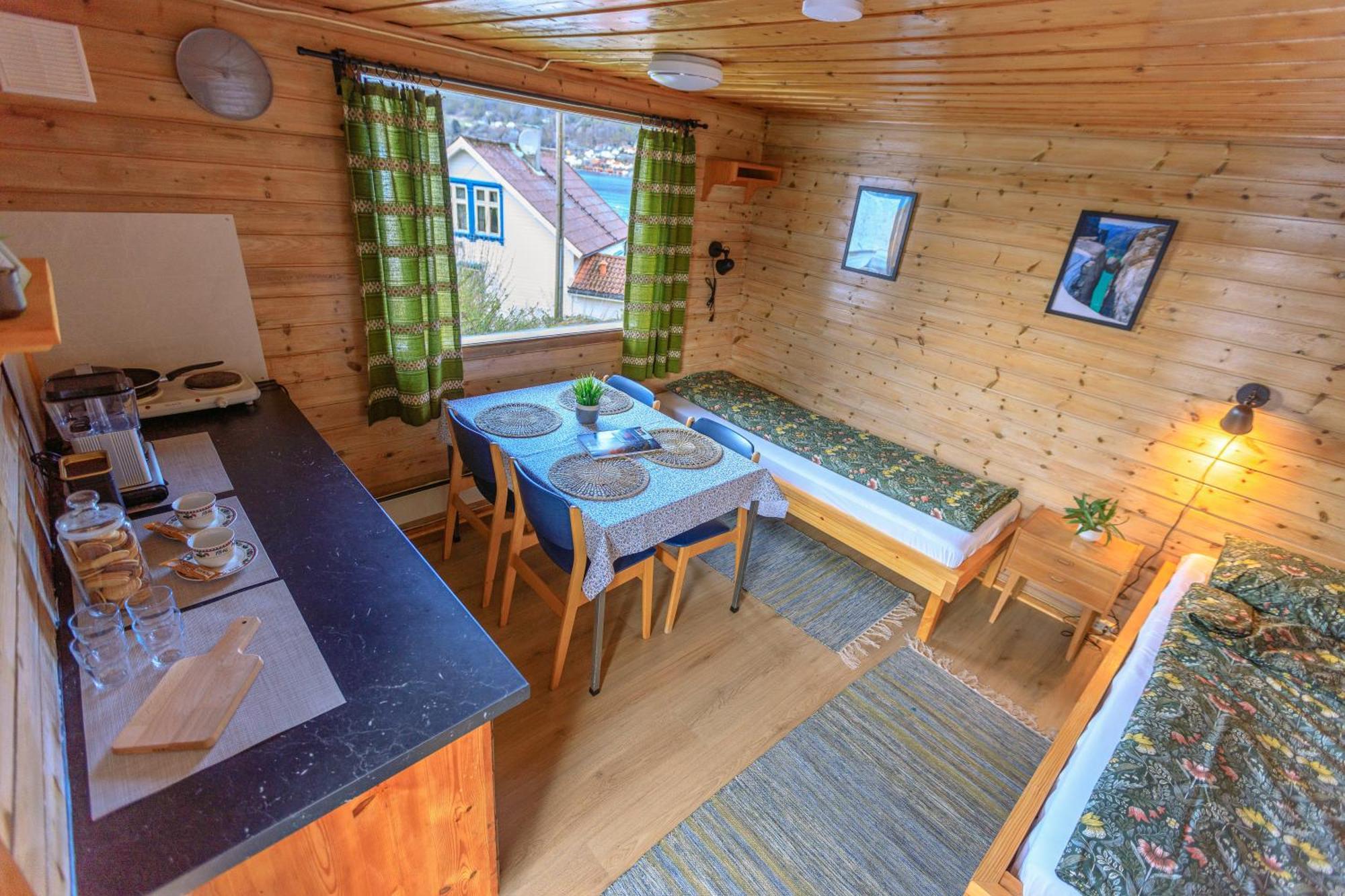 Hotel Nokling & Camping Hjelmeland Екстериор снимка